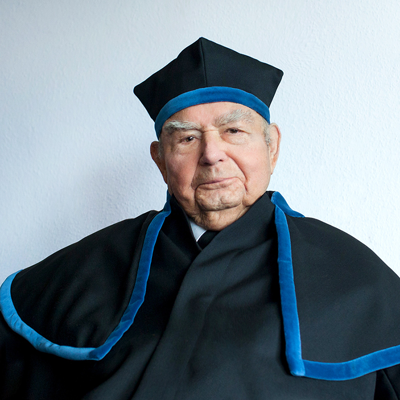 Aleksander Walczak doktor honoris causa Akademii Morskiej w Szczecinie - portret w todze