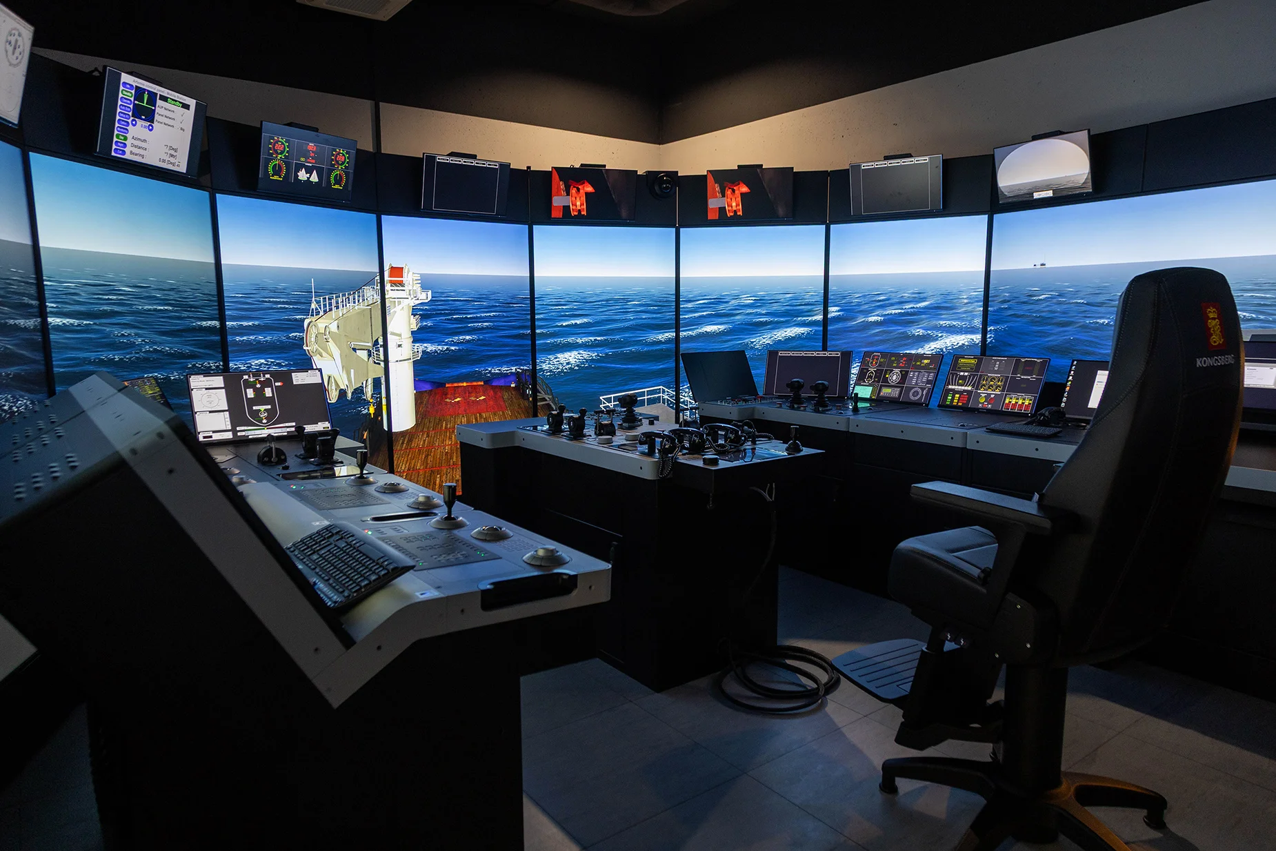 U-shaped ship's bridge simulator at MUS Academic Simulation Centre, Szczecin, Poland