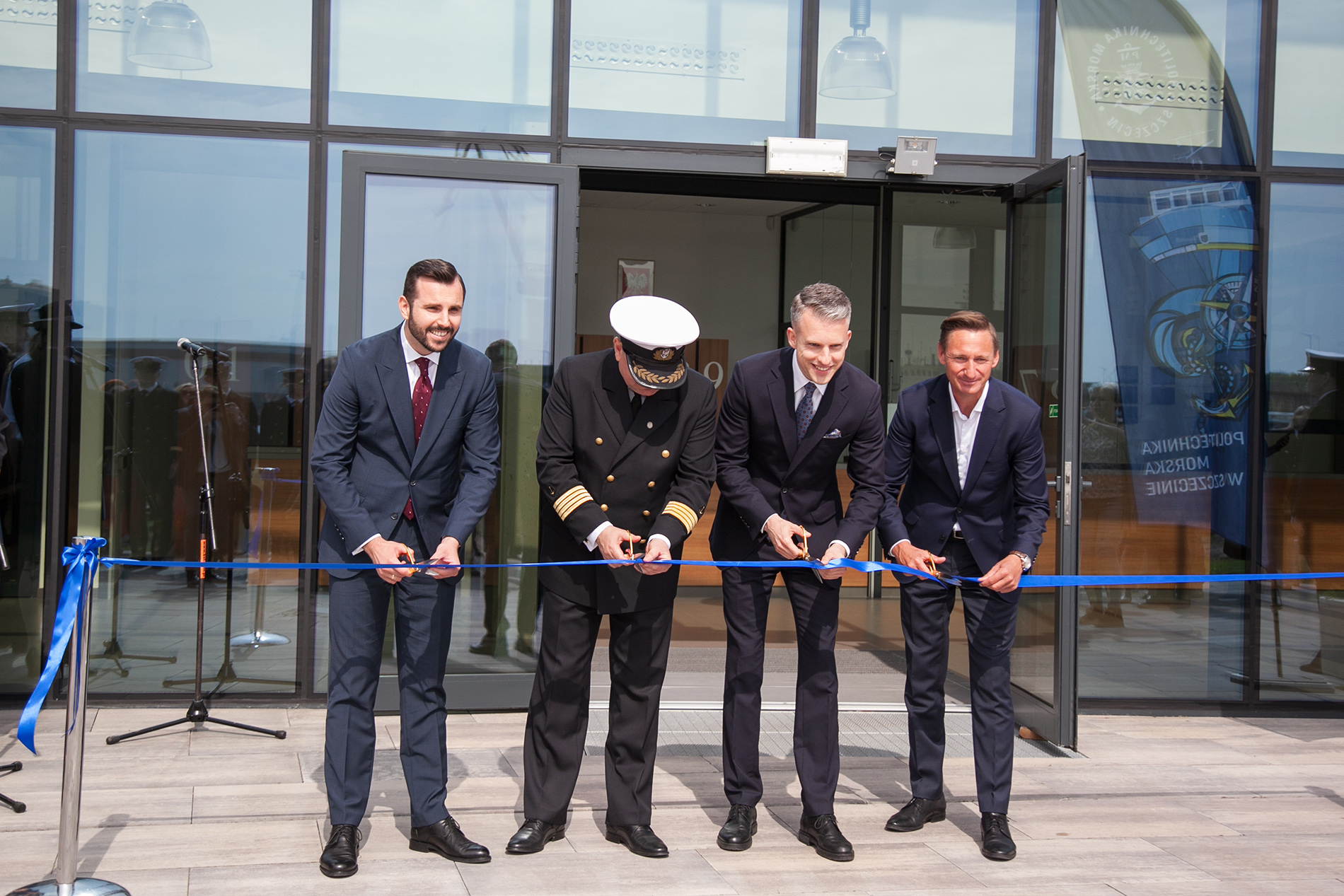 Deputy Governor of the West Pomeranian Region Bartosz Brożyński, MUS Rector Wojciech Ślączka, Secretary of State at the Ministry of Infrastructure Arkadiusz Marchewka and Marshall of the West Pomeranian Region Olgierd Geblewicz cutting the ribbon