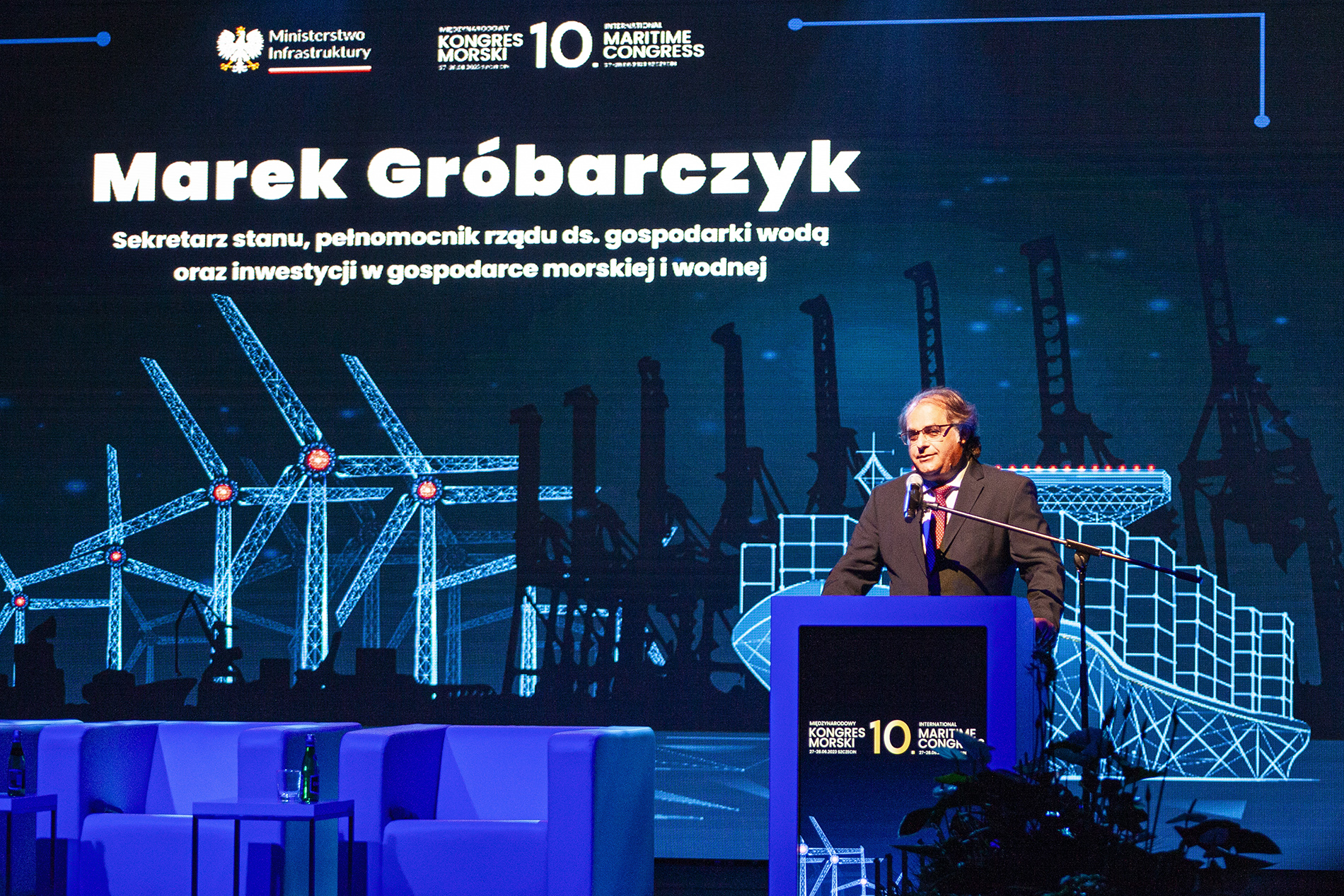 Sekretarz stanu w Ministerstwie Infrastruktury Marek Gróbarczyk podczas przemówienia