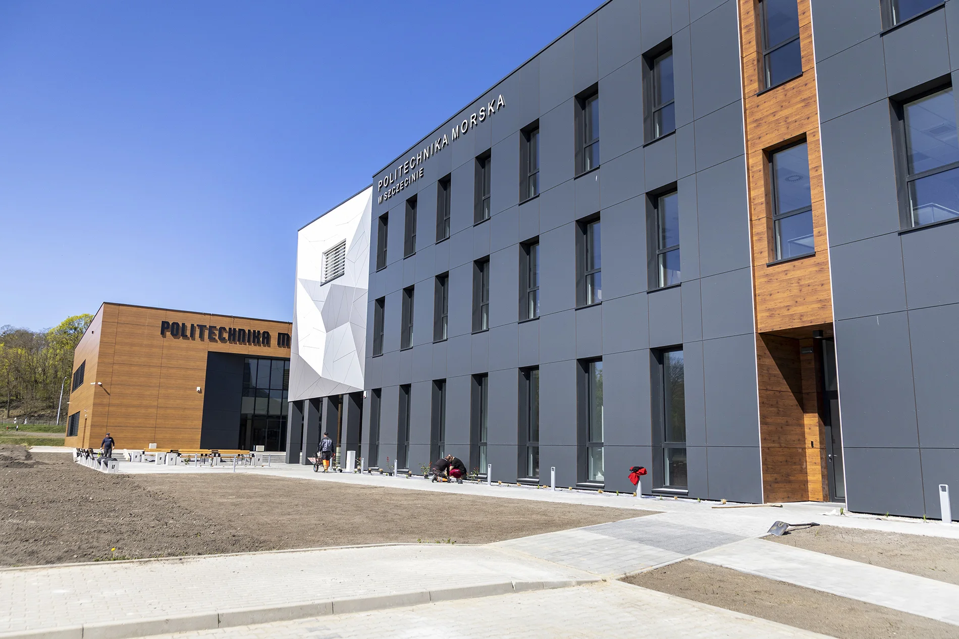 Budynek Polskiego Ośrodka Szkoleniowego Ratownictwa Morskiego i Centrum Eksploatacji Obiektów Pływających