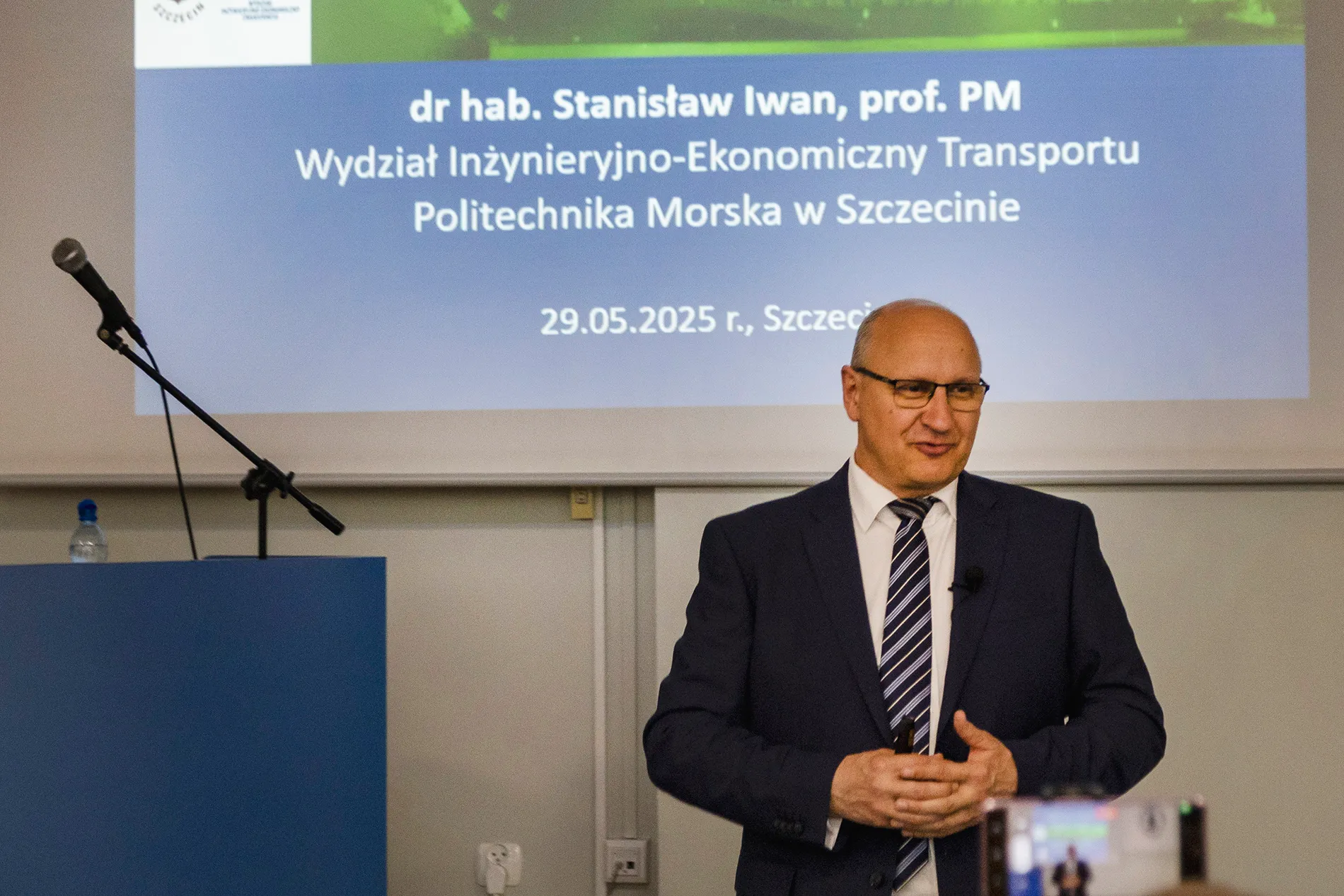 Dr hab. Stanisław Iwan, prof. PM poprowadził wykład otwarty "Przyszłość dostaw ostatniego kilometra, czyli czy roboty będą nam dostarczać przesyłki"