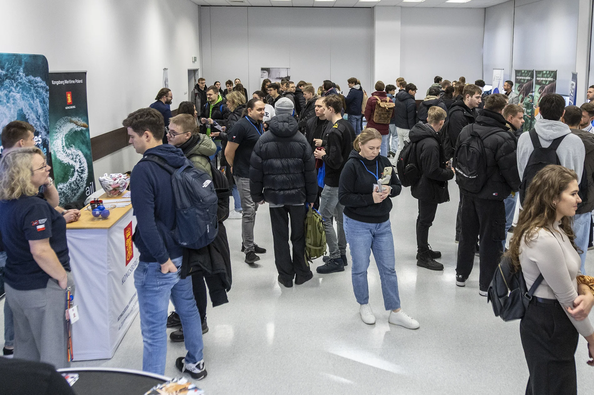 Studenci przy stanowiskach pracodawców 