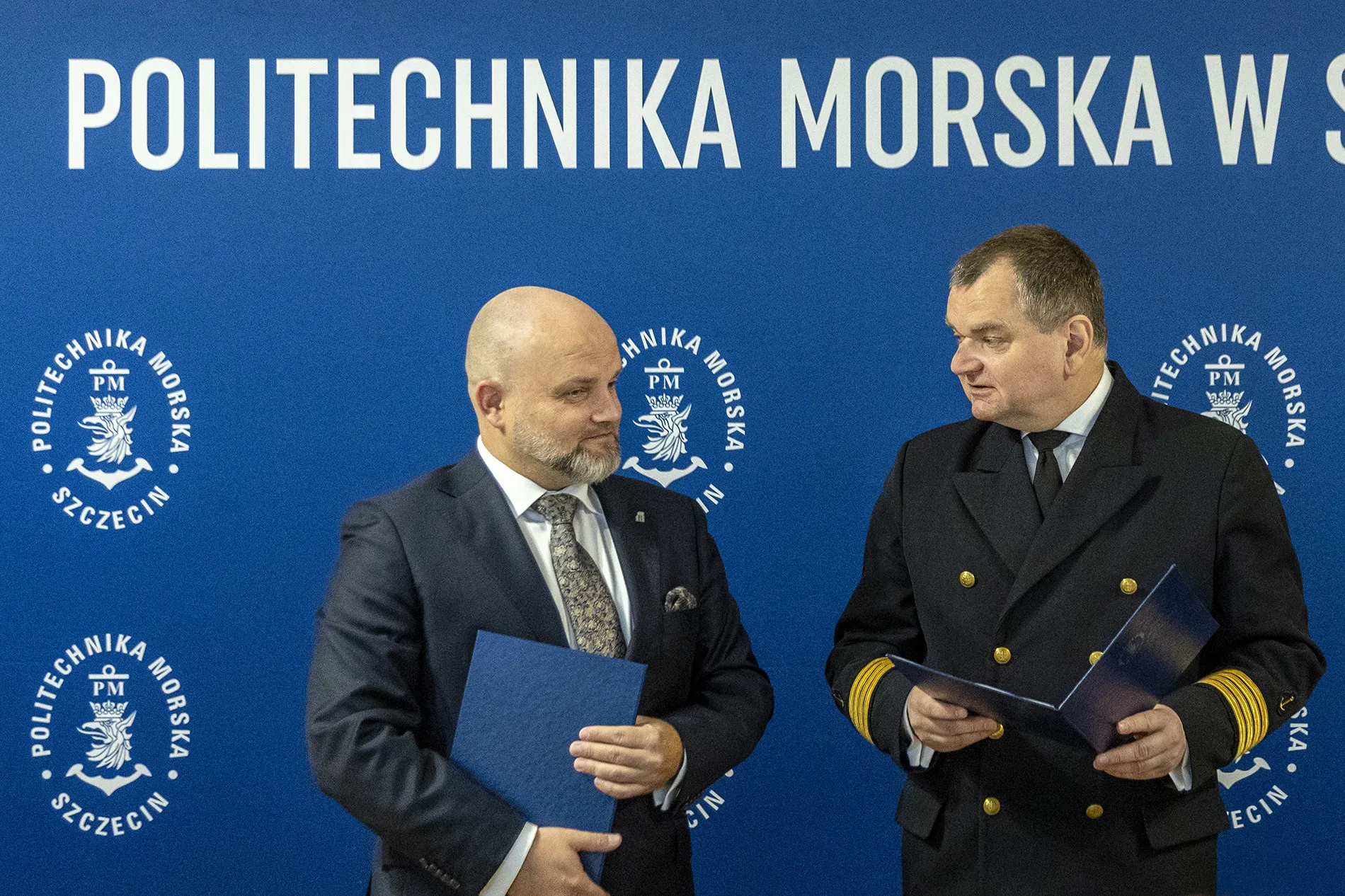 Prezes Slipform Daniel Kisała i Rektor PM Wojciech Ślączka po podpisaniu umowy