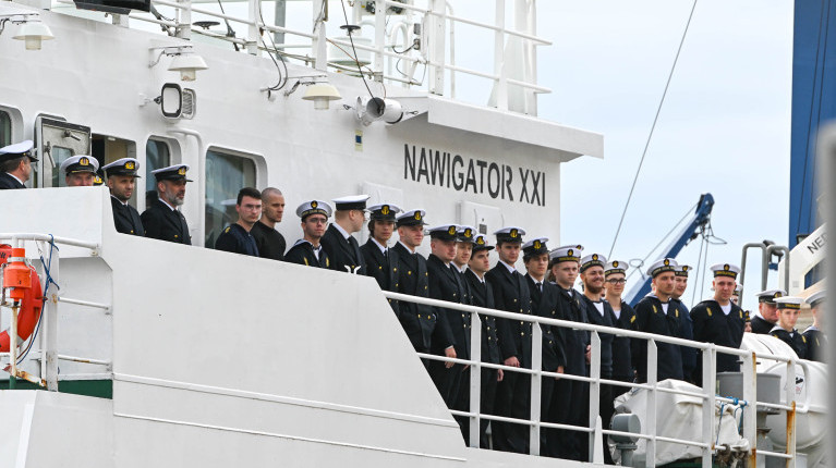 Załoga na pokładzie m/s Nawigator podczas inauguracji roku akademickiego 2024/25 na Politechnice Morskiej