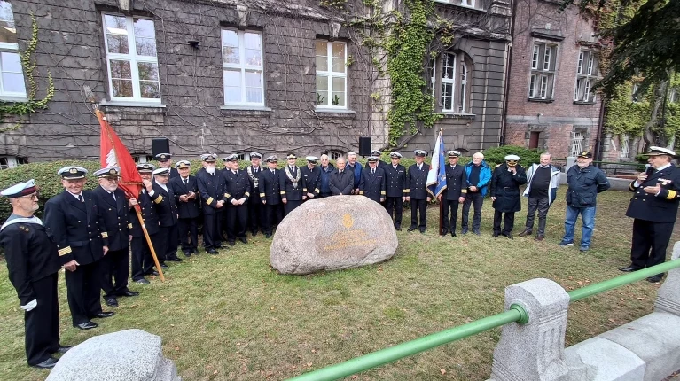Uroczystość pod kamieniem upamiętniającym PSM w SZczecinie