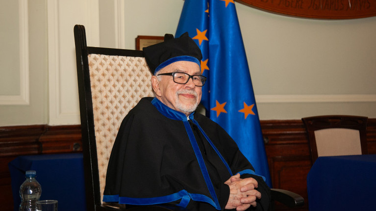 Doktor honoris causa Politechniki Morskiej w Szczecinie prof. Stanisław Gucma podczas uroczystości