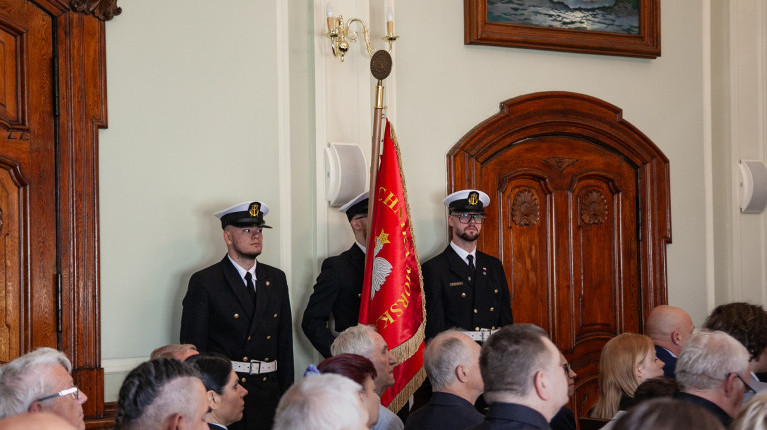 Poczet Sztandarowy KH w Sali Senatu PM podczas uroczystości nadania doktoratu honoris causa