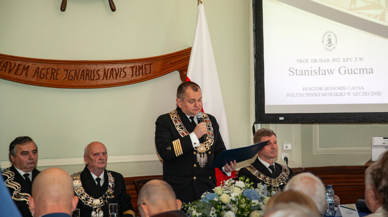 Rektor PM przemawia na uroczystości nadania tytułu doktora honoris causa prof. Stanisławowi Gucmie
