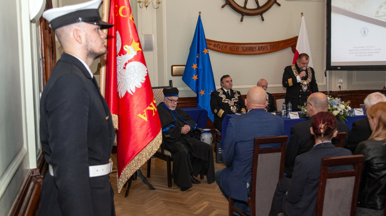 Poczet Sztandarowy KH w Sali Senatu PM podczas uroczystości nadania doktoratu honoris causa