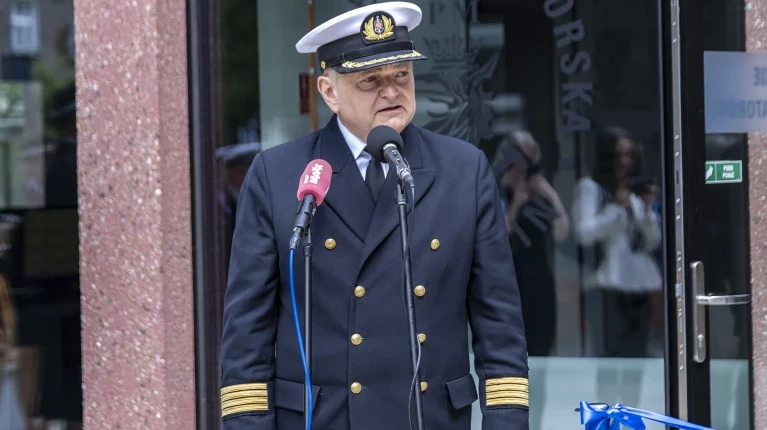 Rektor PM Wojciech Ślączka przemawia na otwarciu Akademickiego Centrum Symulatorów Politechniki Morskiej