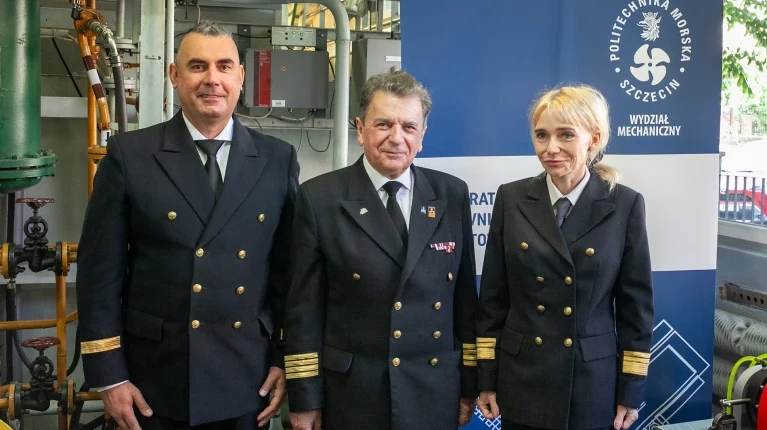 Leszek Chybowski, Lechosław Bar, Katarzyna Gawdzińska w Laboratorium Siłowni Okrętowych