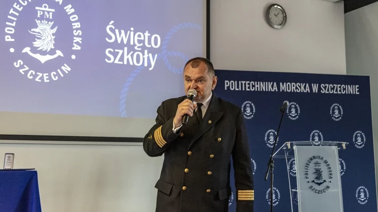 Rektor PM Wojciech Ślączka przemawia na uroczystym posiedzeniu Senatu PM w dniu Święta Szkoły