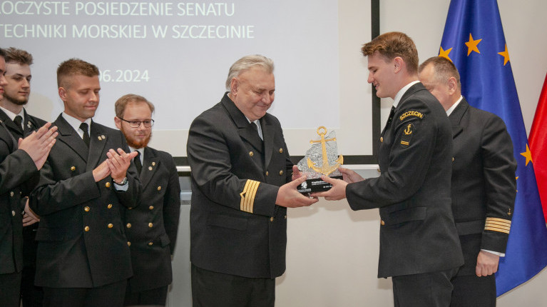 Wręczanie nagrody Wykładowca Roku dla dr. inż. A. Lisaja