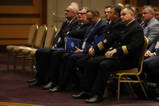 JM Rektor PM Wojciech Ślączka wraz z innymi uczestnikami konferencji „Rozwój offshore motorem rozwoju technologicznego Polski”