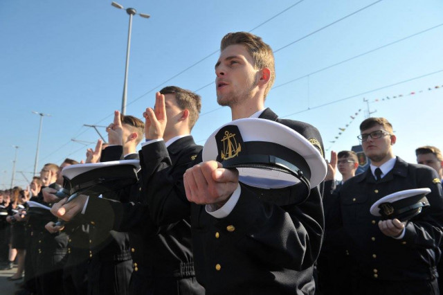 Studenci podczas inauguracji roku akademickiego w Akademii Morskiej w Szczecinie