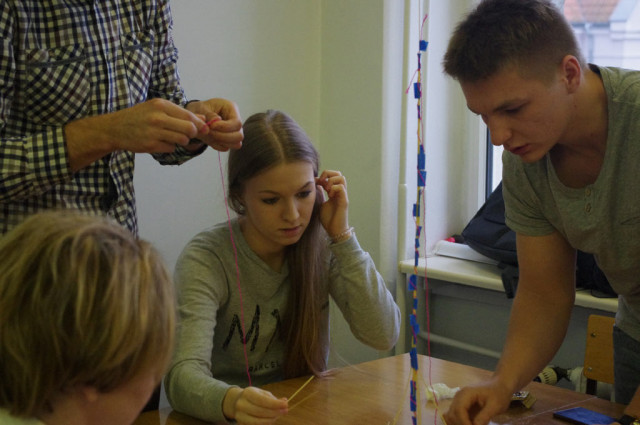 Uczesnicy „The marshmallow challenge”