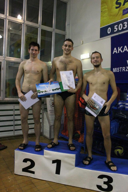 Laureaci Mistrzostw Akademii Morskiej w Pływaniu 2014 na podium