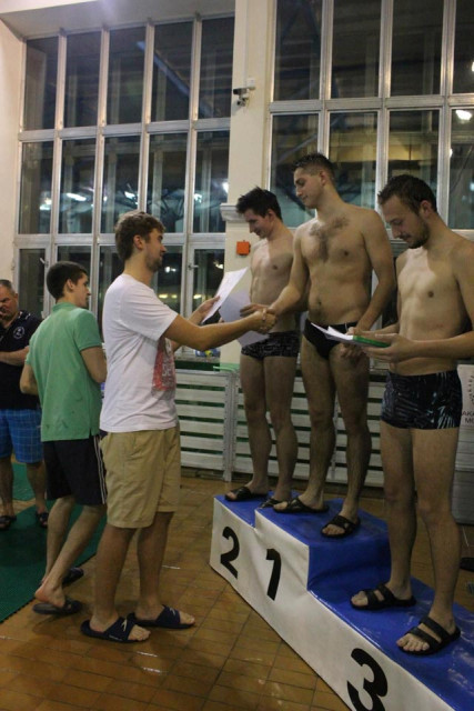 Laureaci Mistrzostw Akademii Morskiej w Pływaniu 2014 na podium