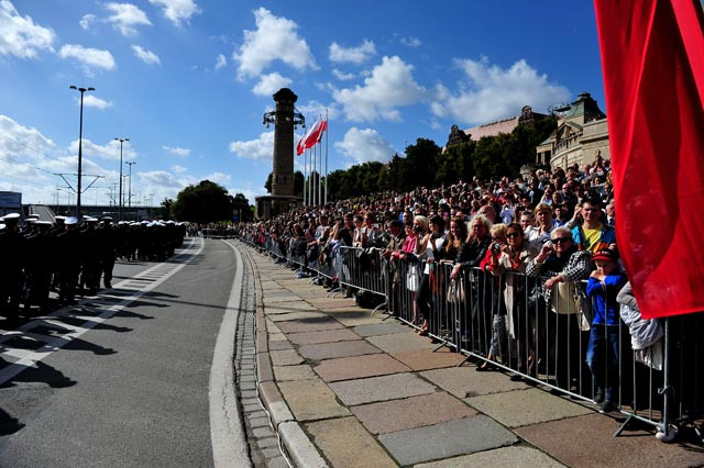 Goście i rodzice studentów oglądają uroczystą inauguracją roku akademickiego Akademii Morskiej w Szczecinie