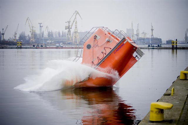 Łódź spada do Odry z rampy