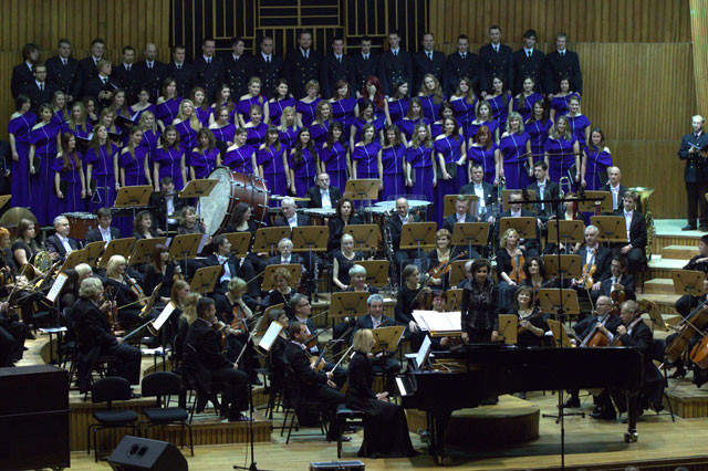 Chór Akademii Morskiej w Szczecinie - zdjęcie grupowe  (fot. Mirosław Mikołajczyk)