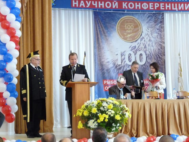 Rektor AM Stanisław Gucma odbiera tytuł doktora honoris causa