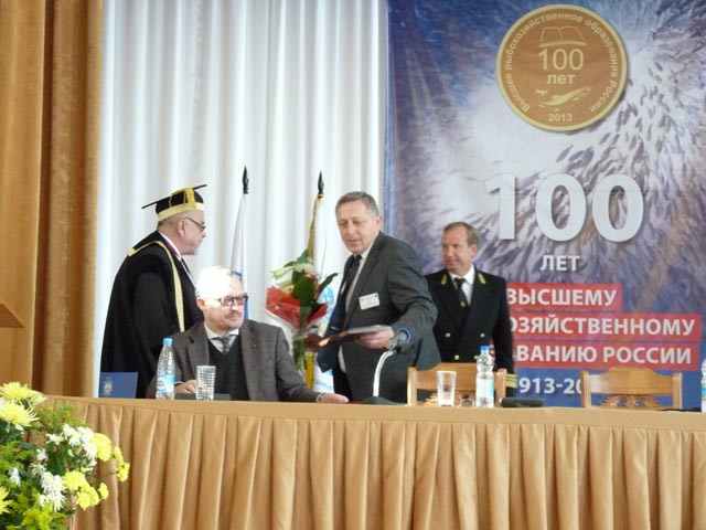 Rektor AM Stanisław Gucma odbiera tytuł doktora honoris causa