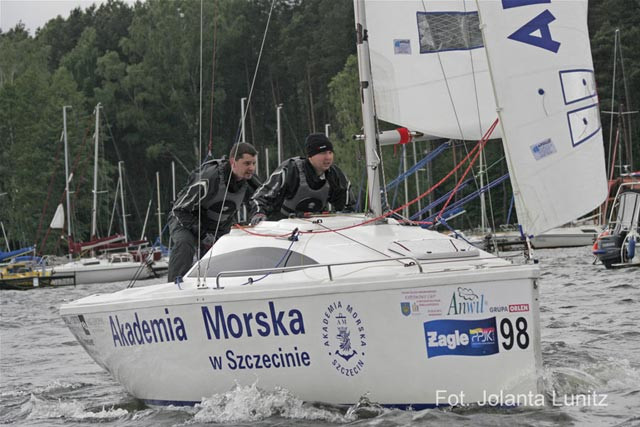 Załoga Akademii Morskiej podczas regat eliminacji Pucharu Polski w Koronowie