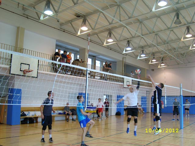 Uczestnicy turnieju piłki siatkowej FAMILY CUP 2013