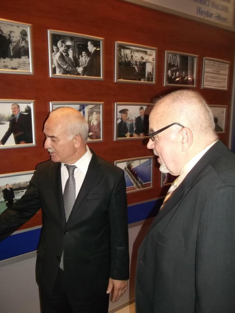 Rektor Akademii Morskiej w Szczecinie prof. dr hab. inż. kpt. ż.w. Stanisław Gucma podczas wizyty w Baku