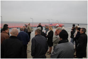 Fot. 2. VISITING THE LNG TERMINAL OF ŚWINOUJŚCIE