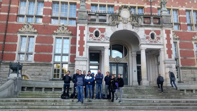 Participants of the New Horizons project in front of the Gdańsk University of Technology building