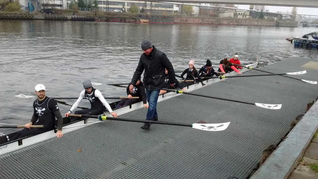 Independence Regattas participants in the boat