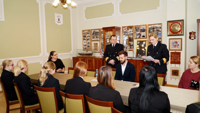 MUS Rector with students during awards ceremony