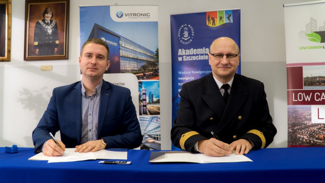 Michał Żuchora and Stanisław Iwan signing the Cooperation agreement