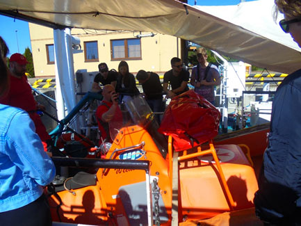 Students visiting the SAR rescue vessel in Świnoujście