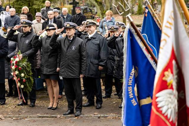 Uroczystości na cmentarzu Centralnym w Szczecinie w rocznicę zatonięcia promu Jan Heweliusz