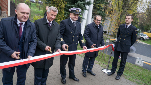 Uroczyste otwarcie nowej siedziby Wydz. Mechanicznego AMS - przecięcie wstęgi