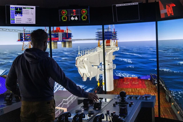 U-shaped ship's bridge simulator at MUS Academic Simulation Centre