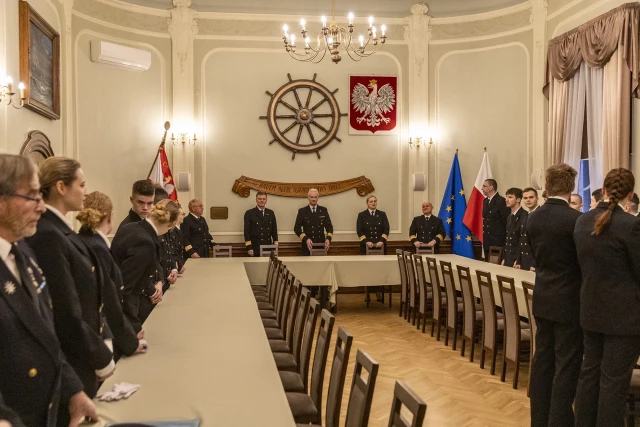 Sala Senatu z gośćmi podczas uroczystości uhonorowania wieloletniego Dowódcy Kompanii Honorowej PM