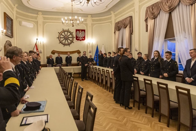 Sala Senatu z gośćmi podczas uroczystości uhonorowania wieloletniego Dowódcy Kompanii Honorowej PM