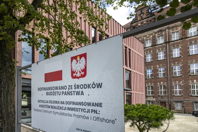 Akademickie Centrum Symulatorów  PM - tablica informacyjna projektu