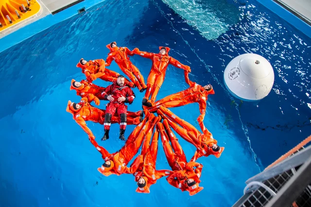 Studenci podczas zajęć w basenie na CSO