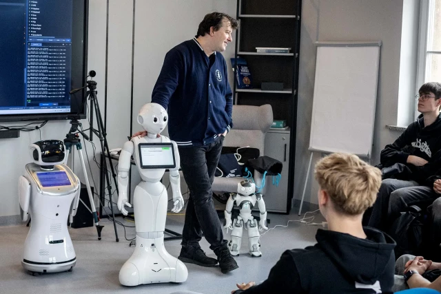 Prezentacja robotów humanoidalnych podczas Dni Otwartych PM 
