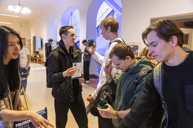 Studenci podczas obchodów Międzynarodowego Dnia Studentów ma PM