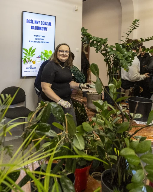 Wolontariusze Roślinnego Oddziału Ratunkowego podczas obchodów Międzynarodowego Dnia Studentów ma PM