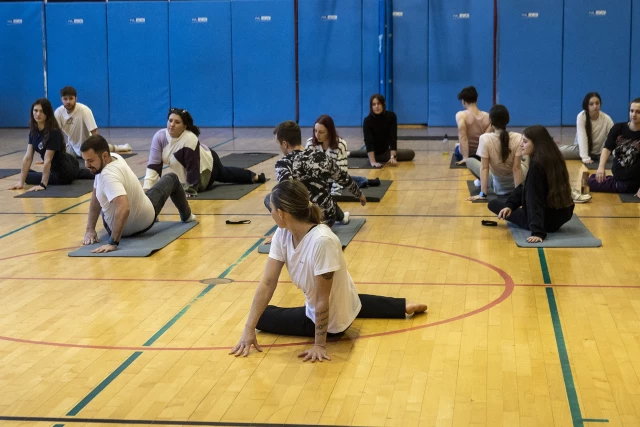 Zajęcia z jogi podczas obchodów Międzynarodowego Dnia Studentów ma PM