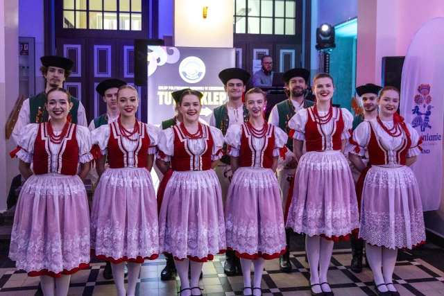 Zespół Pieśni i Tańca Szczecinianie podczas obchodów Międzynarodowego Dnia Studentów ma PM