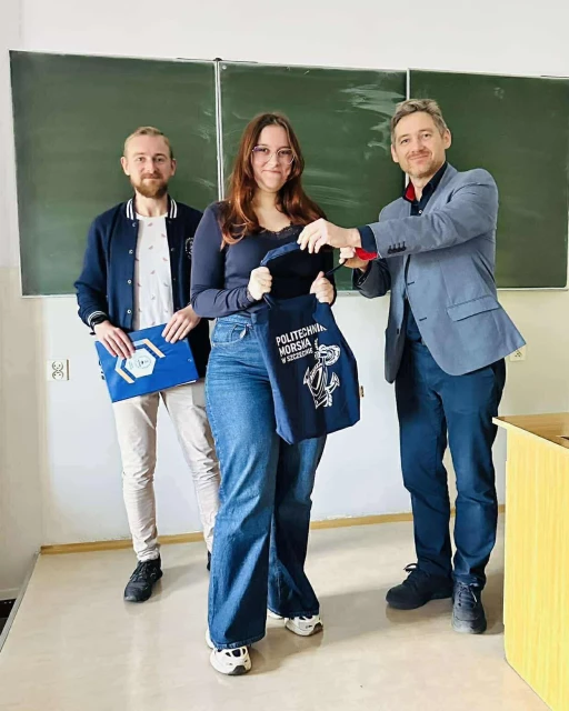 Studentki z nagrodami podczas obchodów Międzynarodowego Dnia Studentów ma PM